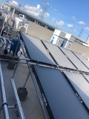 Hệ thống làm nóng nước bằng bảng điều khiển năng lượng mặt trời 5000l thương mại kết hợp với bơm nhiệt hỗn hợp